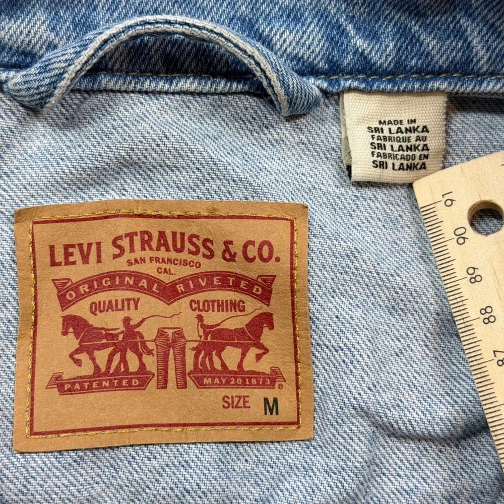Levis Trucker Jacket Mens M Light Blue Distressed Denim PC9-29944-0164 Good‎ - Picture 3 of 16